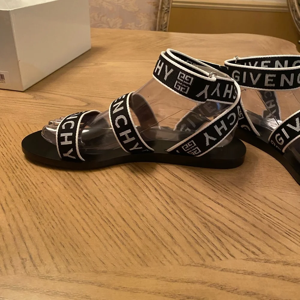 ❤️ Authentic Givenchy Sandals - Picture 5 of 9
